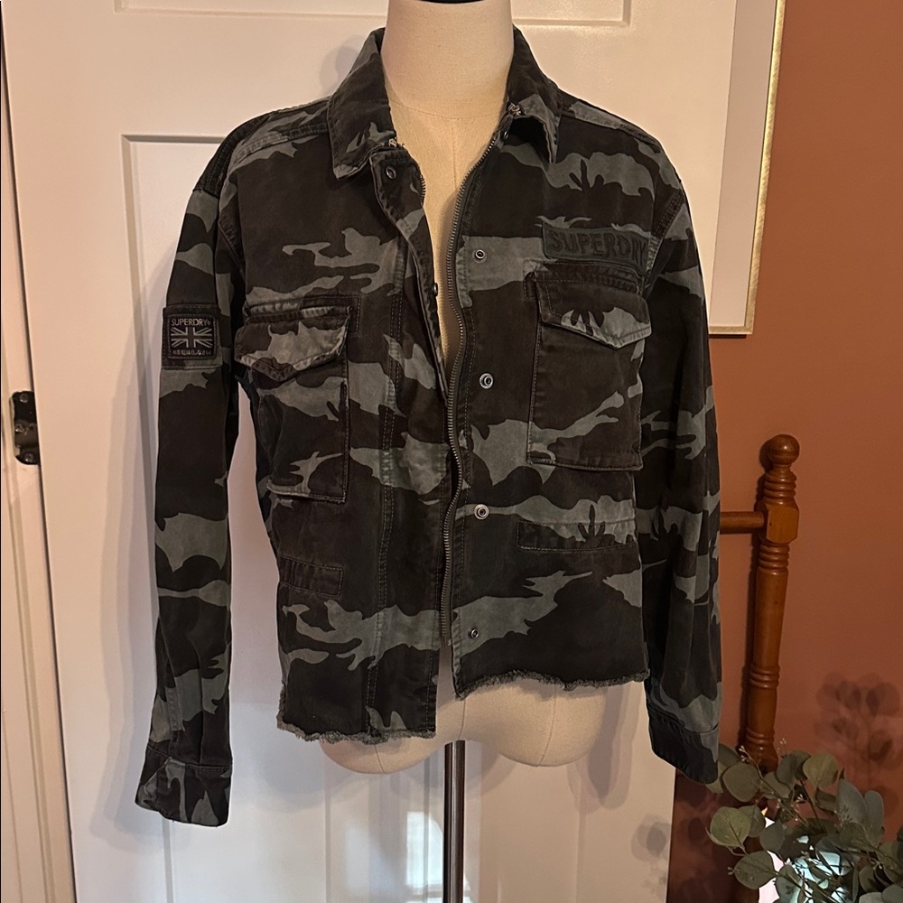 Superdry women Riley Rookie cropped cotton Sea Camo zipper snaps badge 8 Jacket - Picture 4 of 16